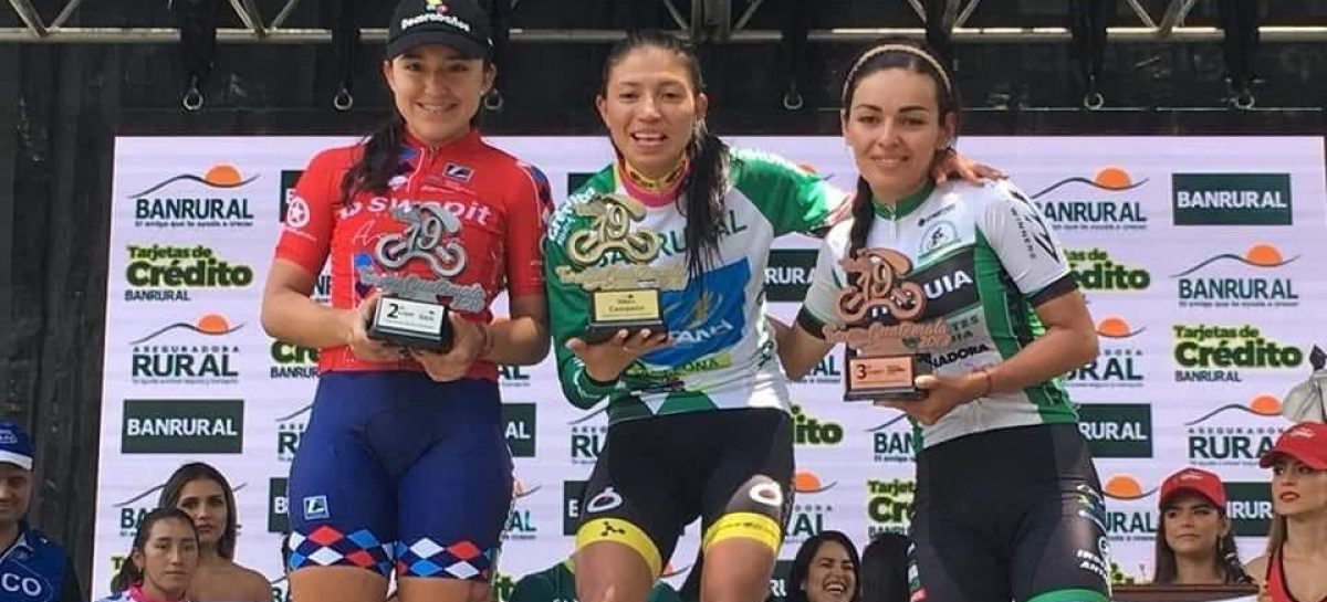 Estefanía Herrera, en el podio de la Vuelta Femenina a Guatemala