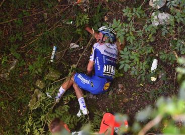 Remco Evenepoel sufrió fractura de pelvis y contusión en un pulmón tras escalofriante caída en Lombardía