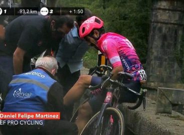 ¡Mala suerte! Daniel Felipe Martínez se cayó en el primer día de la Vuelta a España