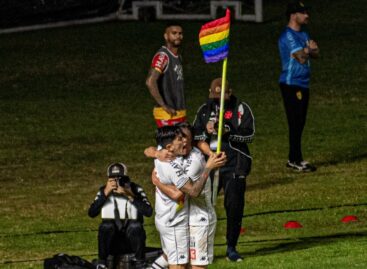 Germán Ezequiel Cano marcó gol y festejó levantando la bandera del Orgullo LGTBQ+