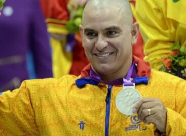 A los 47 años, Moisés Fuentes ganó medalla de plata en los Paralímpicos
