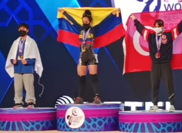 Oro, plata y bronce para la colombiana Manuela Berrío en el Mundial de Pesas en Uzbekistán
