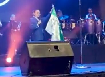 Gilberto Santa Rosa se sumó a los festejos del Deportivo Cali y entonó una canción en su honor