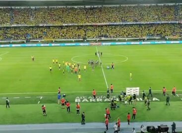 Jugadores y técnico de Colombia salieron de la cancha en medio de silbidos y rechiflas