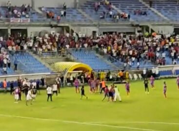 Hinchas de Unión Magdalena ingresaron a la cancha para agredir a sus propios jugadores