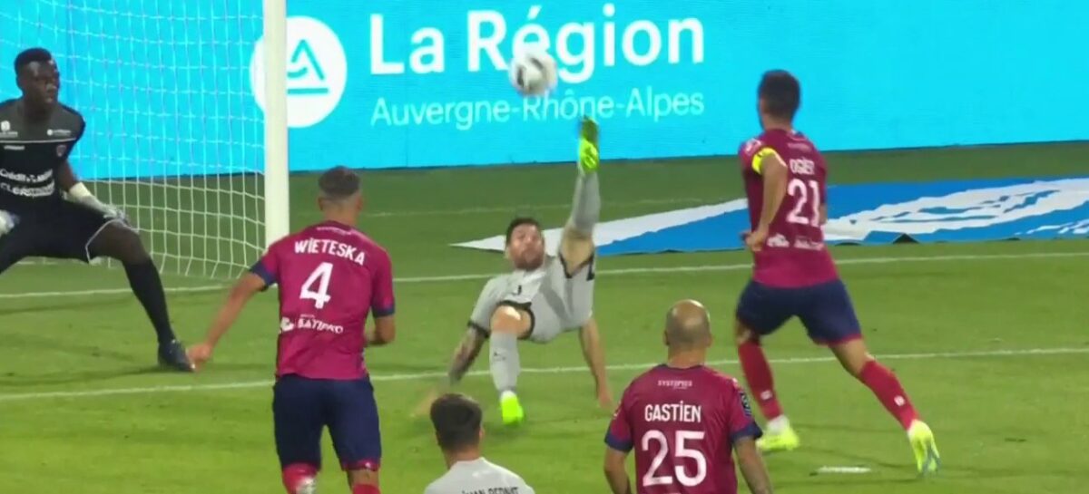 Golazo de chilena de Lionel Messi en la primera victoria del PSG en la Liga de Francia