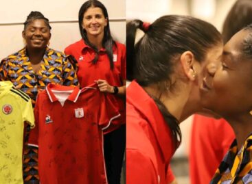 La vicepresidenta Francia Márquez recibió la camiseta de Catalina Usme y dijo que apoyará el fútbol femenino